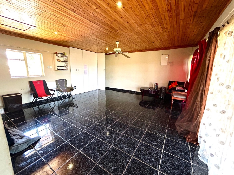 5 Bedroom Property for Sale in Pellissier Free State